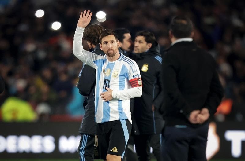 MESSI FAZ ÚLTIMO JOGO PELA ARGENTINA E SE DESPEDE DA SELEÇÃO APÓS 21 ANOS